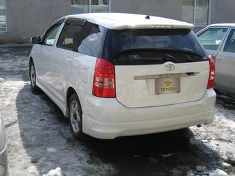 2003 Toyota Wish Photos