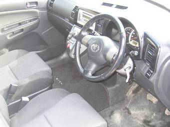 2003 Toyota Wish Photos