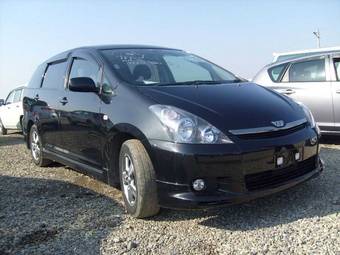 2003 Toyota Wish Photos