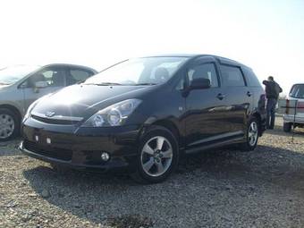 2003 Toyota Wish Photos