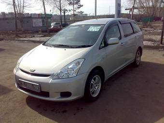 2003 Toyota Wish Images