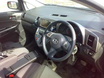 2003 Toyota Wish Pictures
