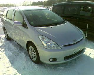 2003 Toyota Wish Photos