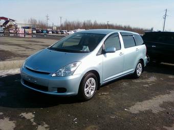 2003 Toyota Wish Photos