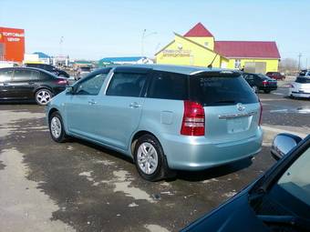 2003 Toyota Wish Photos