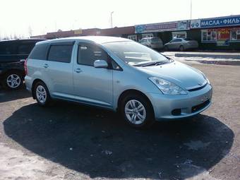 2003 Toyota Wish Photos
