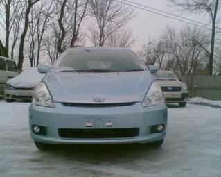 2003 Toyota Wish Photos