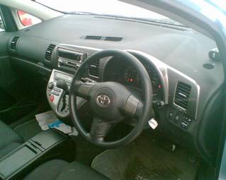 2003 Toyota Wish Photos