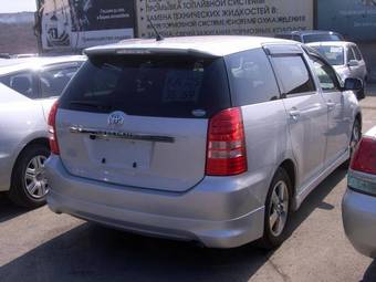 2003 Toyota Wish Pictures