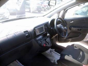 2003 Toyota Wish Pictures