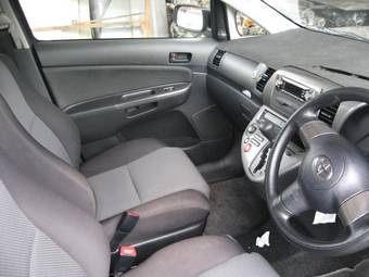 2003 Toyota Wish Photos