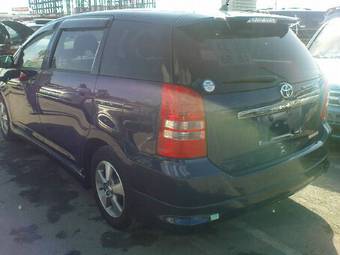 2003 Toyota Wish Photos