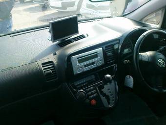 2003 Toyota Wish Photos