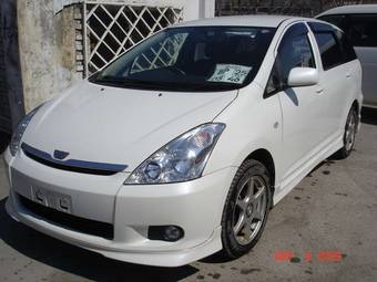 2003 Toyota Wish Pictures