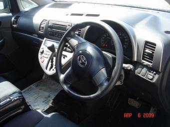 2003 Toyota Wish Photos
