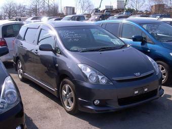 2003 Toyota Wish Photos