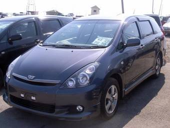 2003 Toyota Wish Photos