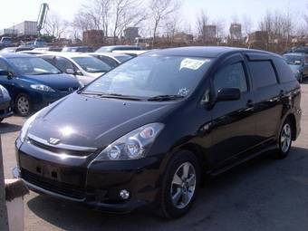 2003 Toyota Wish Photos
