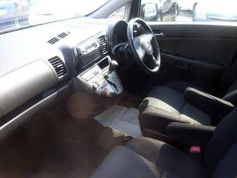 2003 Toyota Wish Wallpapers