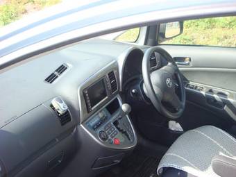 2003 Toyota Wish Photos