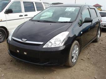 2003 Toyota Wish Pictures