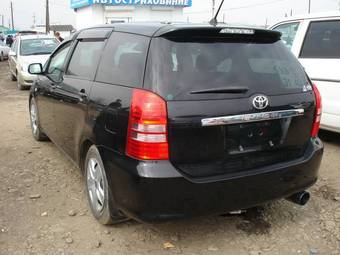 2003 Toyota Wish Photos