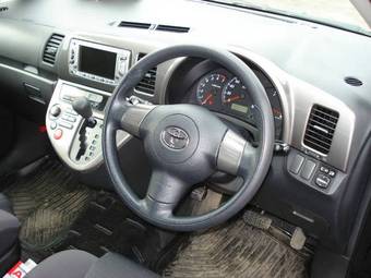 2003 Toyota Wish Photos