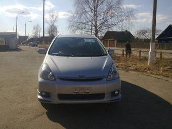 2003 Toyota Wish Photos