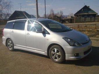 2003 Toyota Wish Pictures