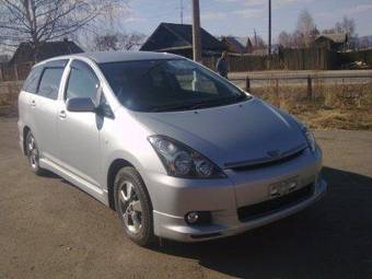 2003 Toyota Wish Photos