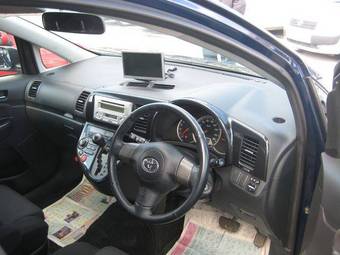 2003 Toyota Wish Pictures