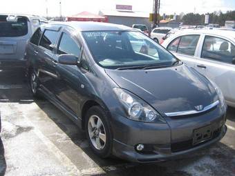 2003 Toyota Wish Photos