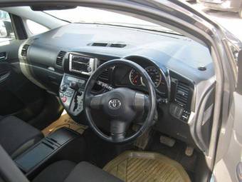 2003 Toyota Wish Photos