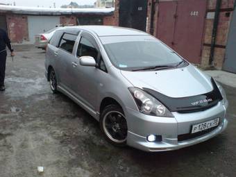 2003 Toyota Wish Photos