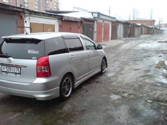 2003 Toyota Wish Photos