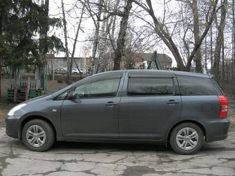 2003 Toyota Wish Photos