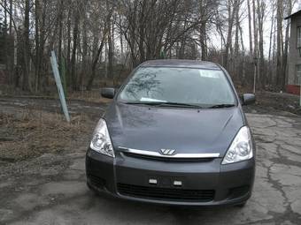 2003 Toyota Wish Pictures