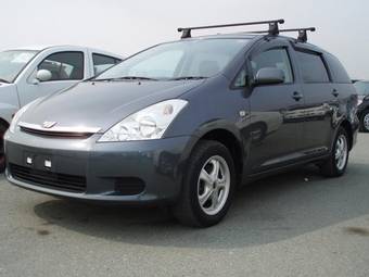 2003 Toyota Wish Photos