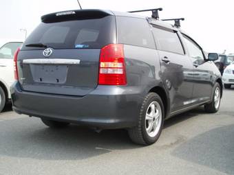 2003 Toyota Wish Images