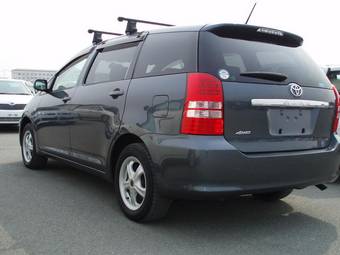 2003 Toyota Wish Pictures