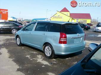 2003 Toyota Wish Pictures
