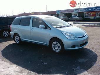 2003 Toyota Wish Photos
