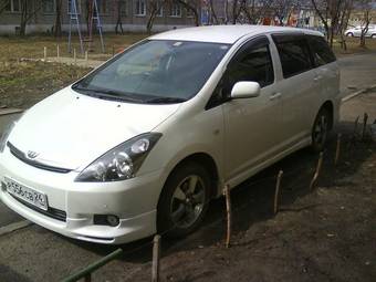 2003 Toyota Wish Pictures