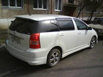 2003 Toyota Wish Photos