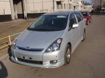 2003 Toyota Wish Wallpapers