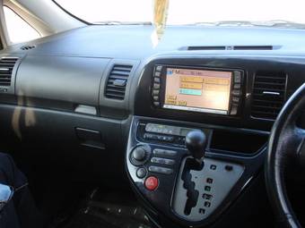 2003 Toyota Wish Images