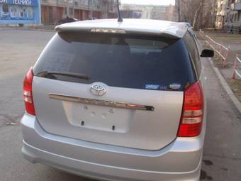 2003 Toyota Wish Pictures