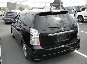 2003 Toyota Wish Pictures