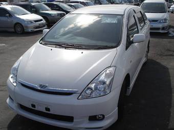 2003 Toyota Wish Photos