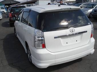 2003 Toyota Wish Pictures